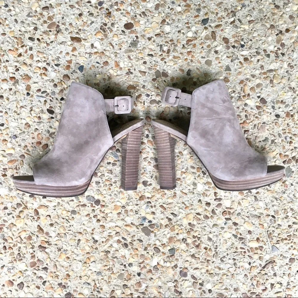 NWOB Vince Camuto Gilsa Suede Peep Toe Booties Size 10